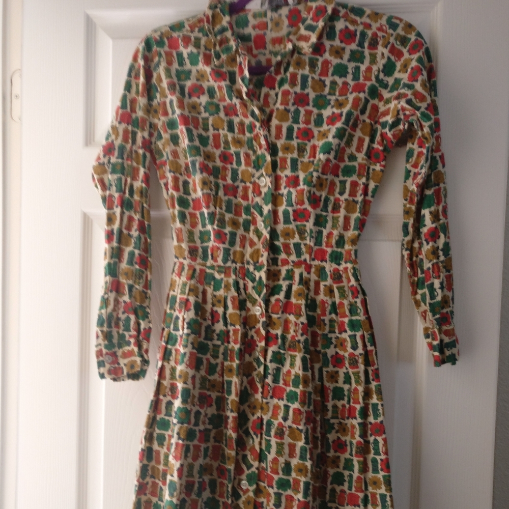 Vintage vases print dress